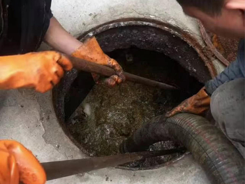 华亭清理化粪池时如何避免沼气的危害?